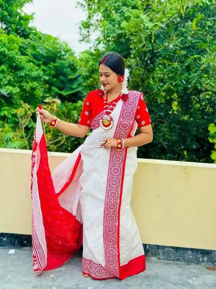 উন্নত মানের হাফ সিল্ক শাড়ি