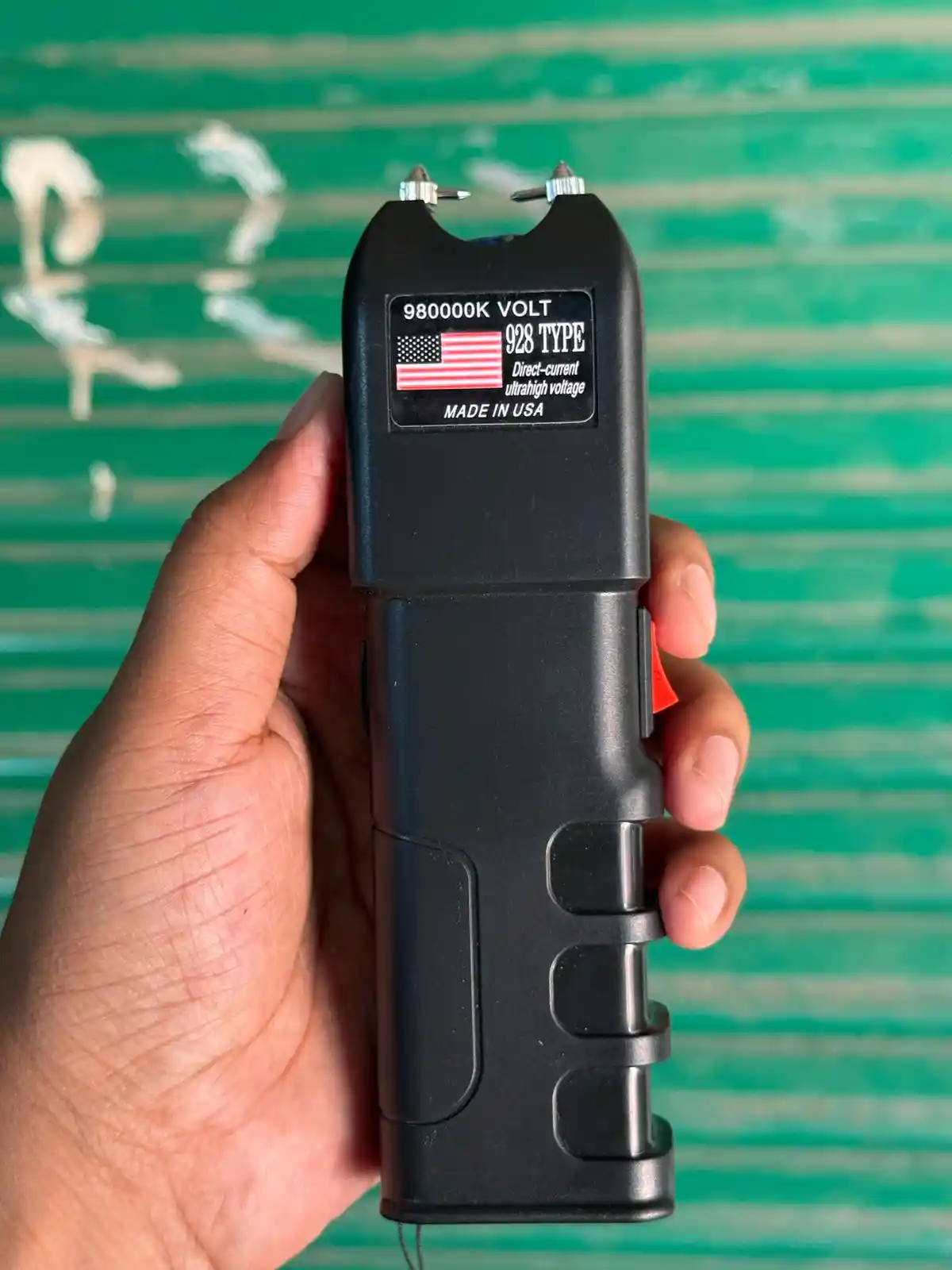980,000 Volt-Stun Gun (928 Type) with Flashlight